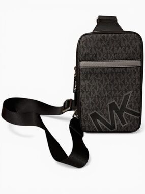 Michael Kors Cooper Medium Sling Pack – New